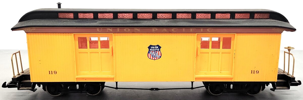 Bachmann 97401 G Scale Union Pacific Baggage Car w/Metal Wheels VG