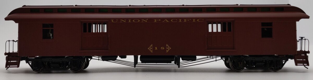 MTH 20-62027A O Union Pacific 64' Woodsided Baggage Passenger Car #18 (2 Rail) EX/Box