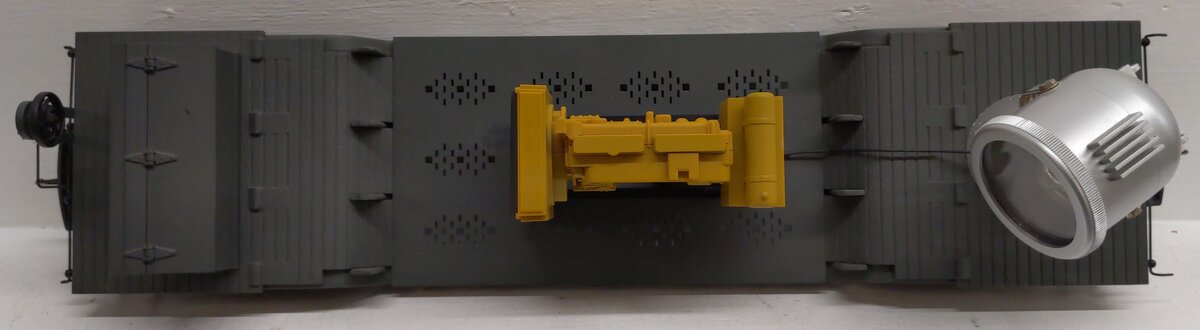 USA Trains R17327 G New York Central Depressed-Center Flat Car with Searchlight EX/Box