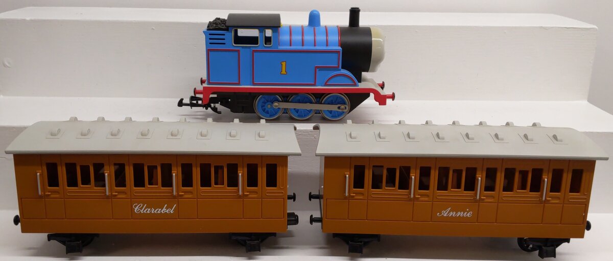 Lionel 8-81027 G Scale Thomas the Tank Engine Train Set VG/Box