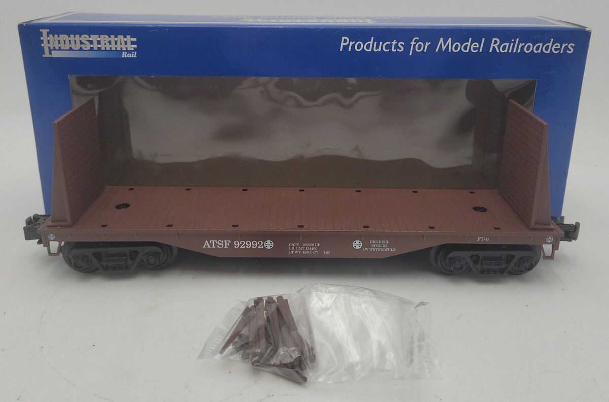 Industrial Rail 7503 O Gauge ATSF Flatcar #92992 w/Bulkheads & Stakes EX/Box