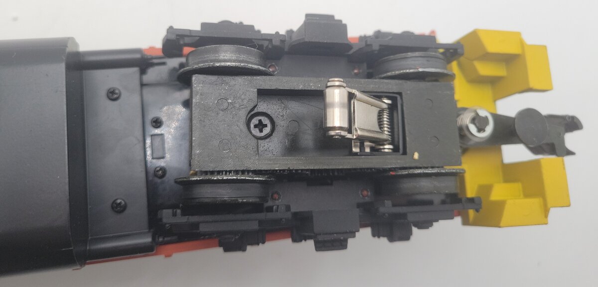 K-Line K2496-4043 O Gauge Chessie GP38-2Diesel Locomotive #4043 EX/Box