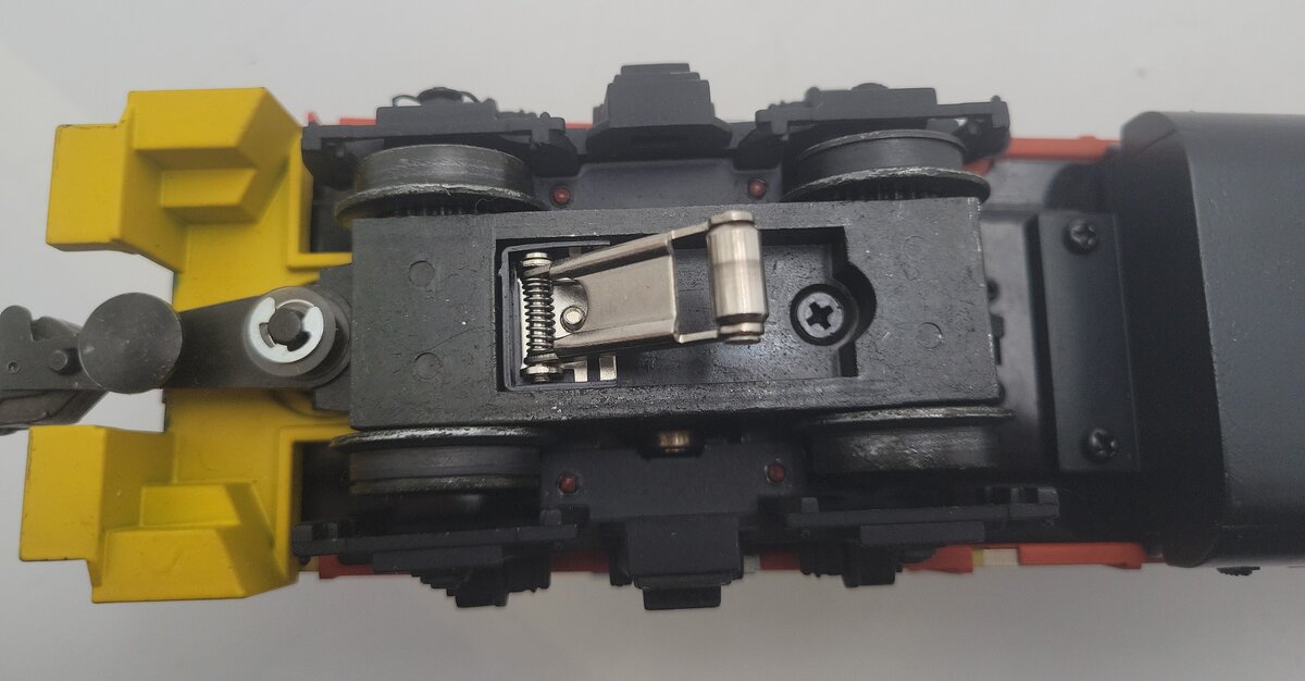K-Line K2496-4043 O Gauge Chessie GP38-2Diesel Locomotive #4043 EX/Box