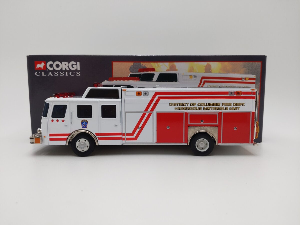 Corgi 52204 1:50 Washington DC E-One Rescue Fire Engine EX/Box