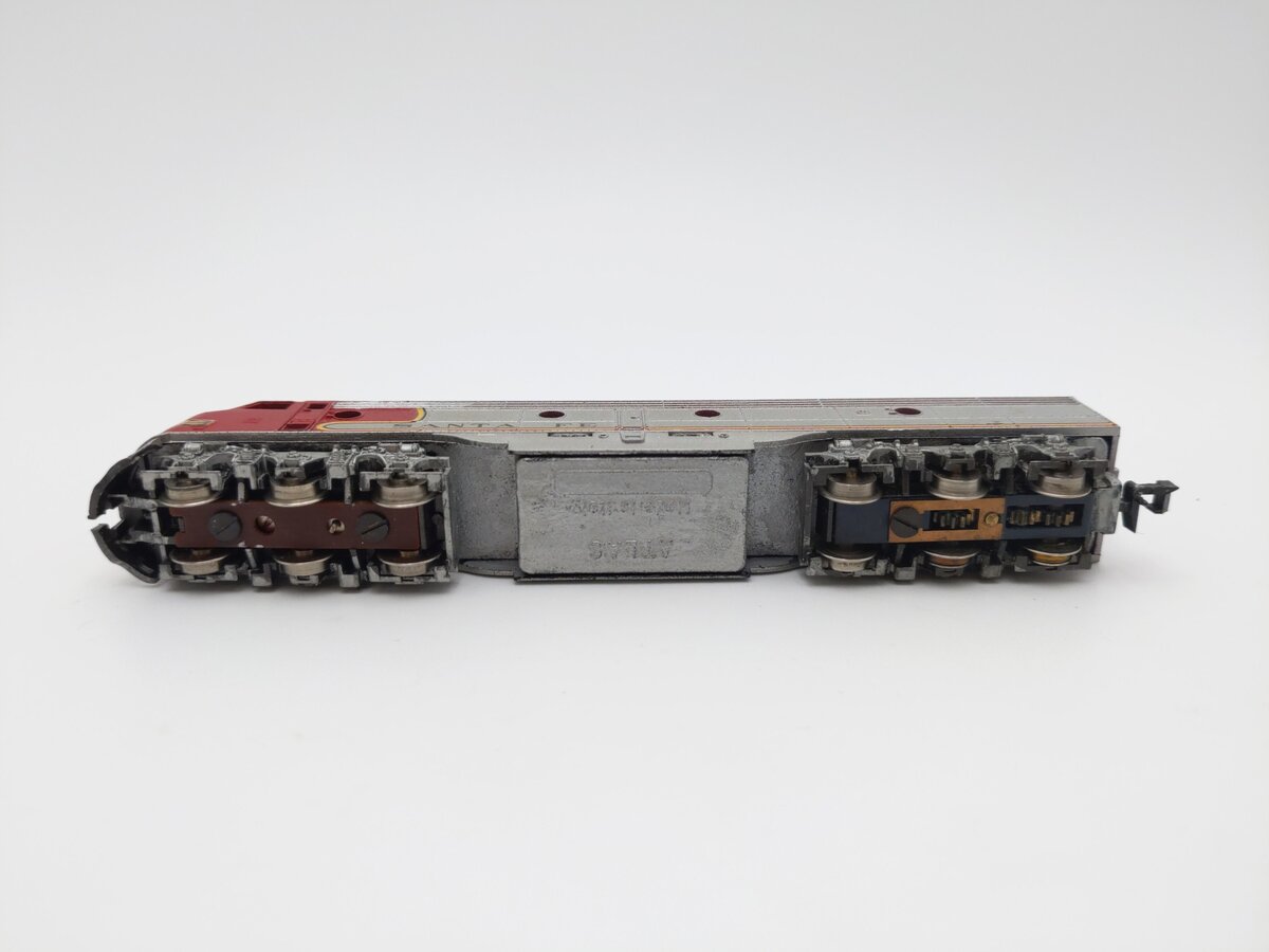 Atlas 2101 N Scale ATSF E8 A Diesel Locomotive EX/Box