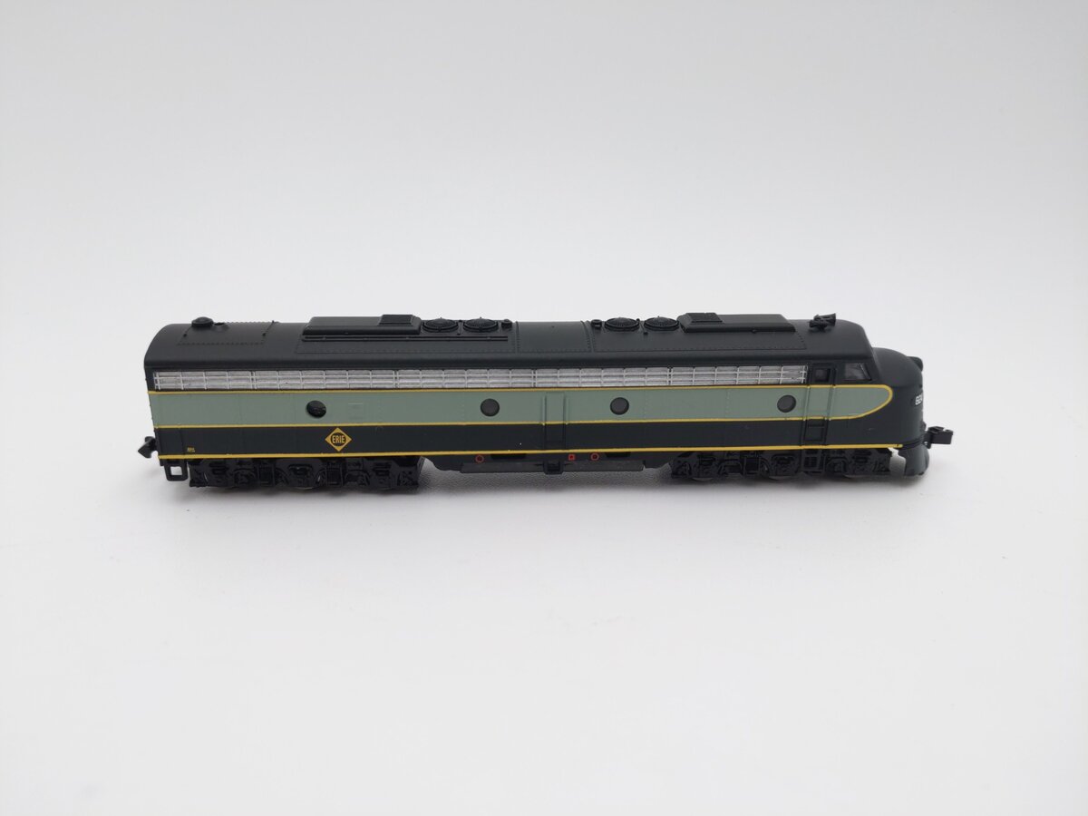 Life Like 7186 Erie E8 Diesel Locomotive #824 EX/Box