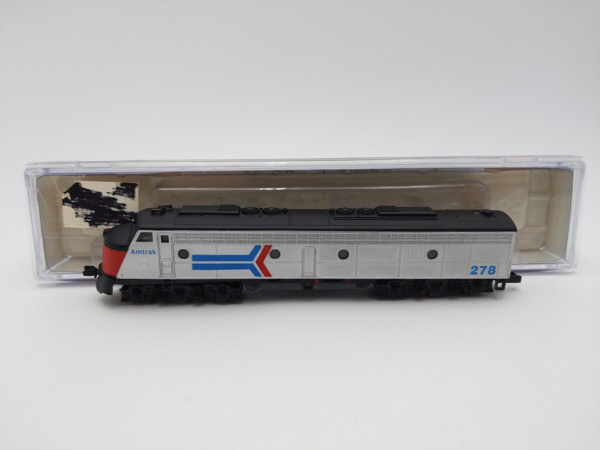 Life Like 7157 N Scale AMTRAK E-8 Powered Diesel Locomotive #278 EX/Box
