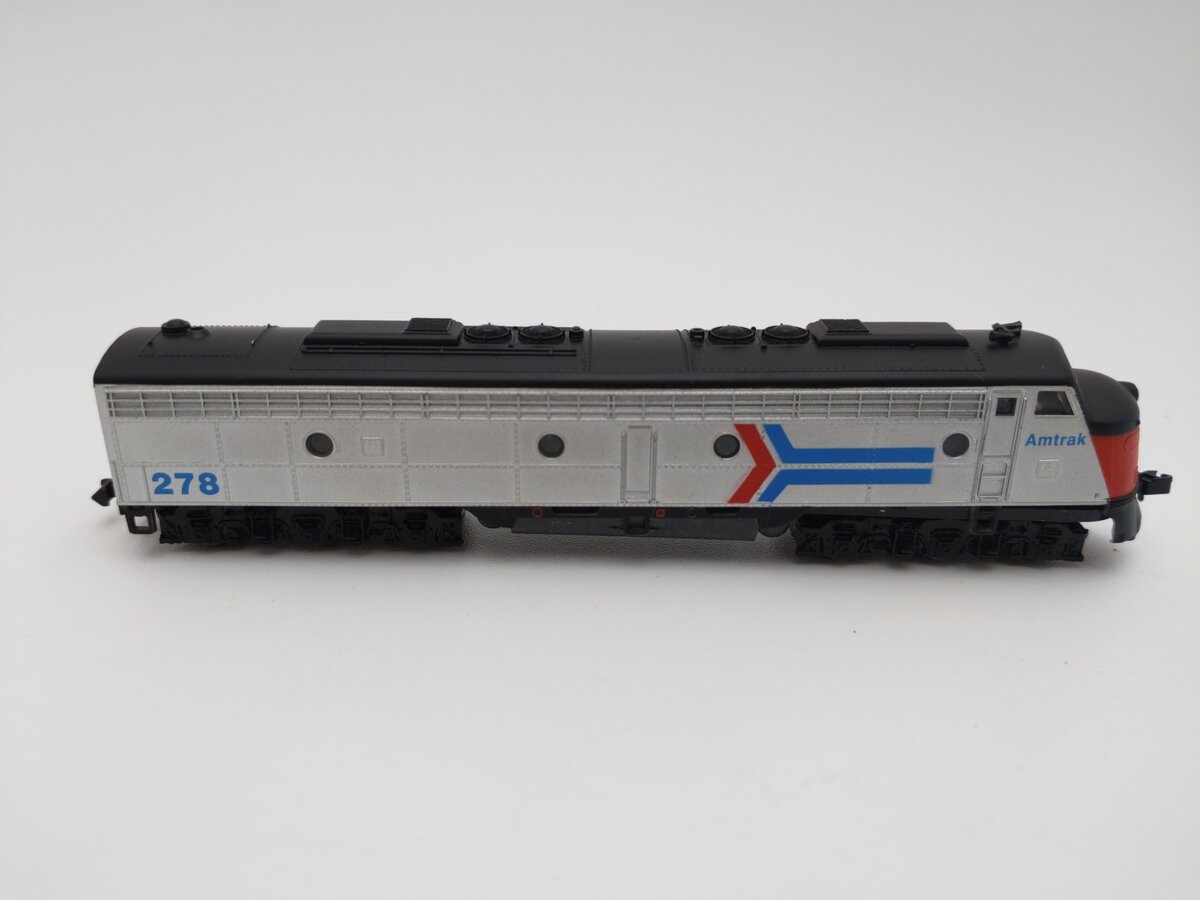 Life Like 7157 N Scale AMTRAK E-8 Powered Diesel Locomotive #278 EX/Box
