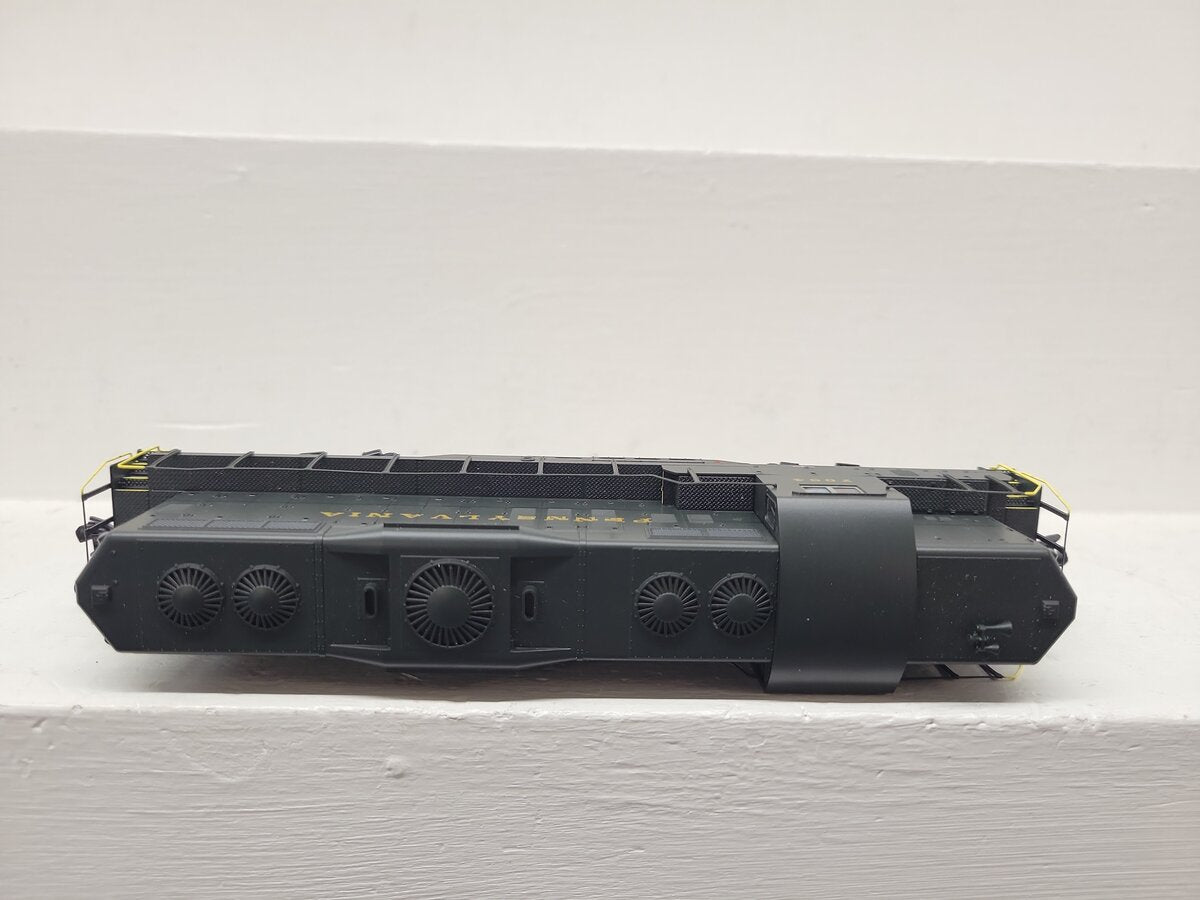 Walthers 910-10487 HO Pennsylvania EMD GP9 PhII Diesel Locomotive #7054 EX/Box
