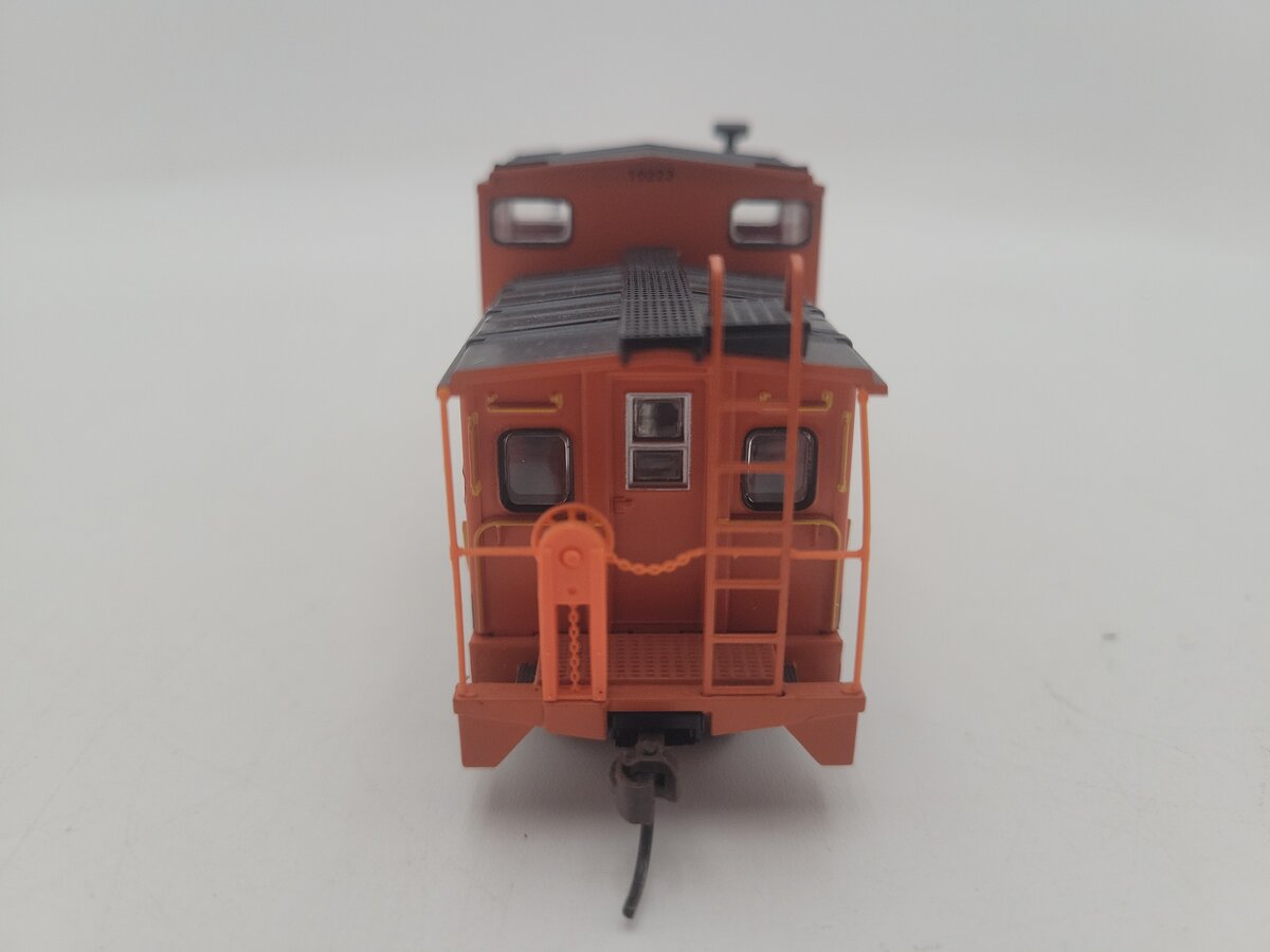 Athearn 29273 HO RTR Wide Vision Caboose, BNSF/Orange #10223 EX