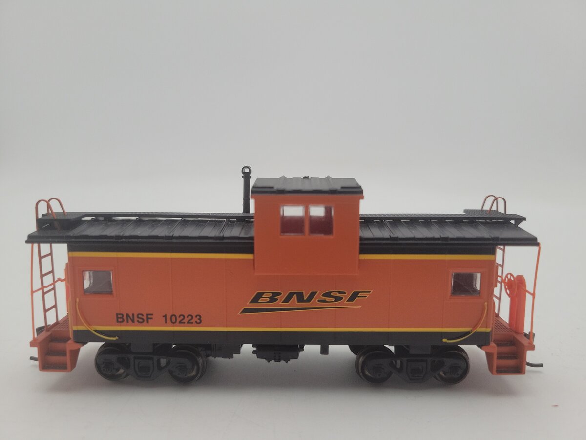 Athearn 29273 HO RTR Wide Vision Caboose, BNSF/Orange #10223 EX