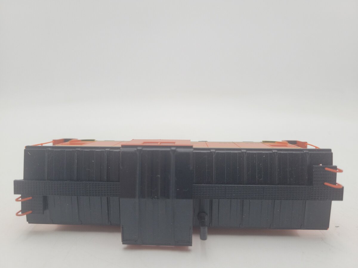 Athearn 29273 HO RTR Wide Vision Caboose, BNSF/Orange #10223 EX
