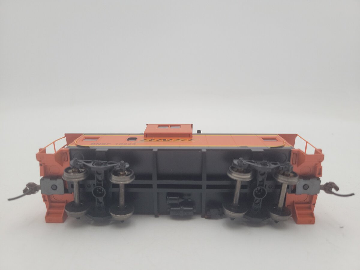 Athearn 29273 HO RTR Wide Vision Caboose, BNSF/Orange #10223 EX