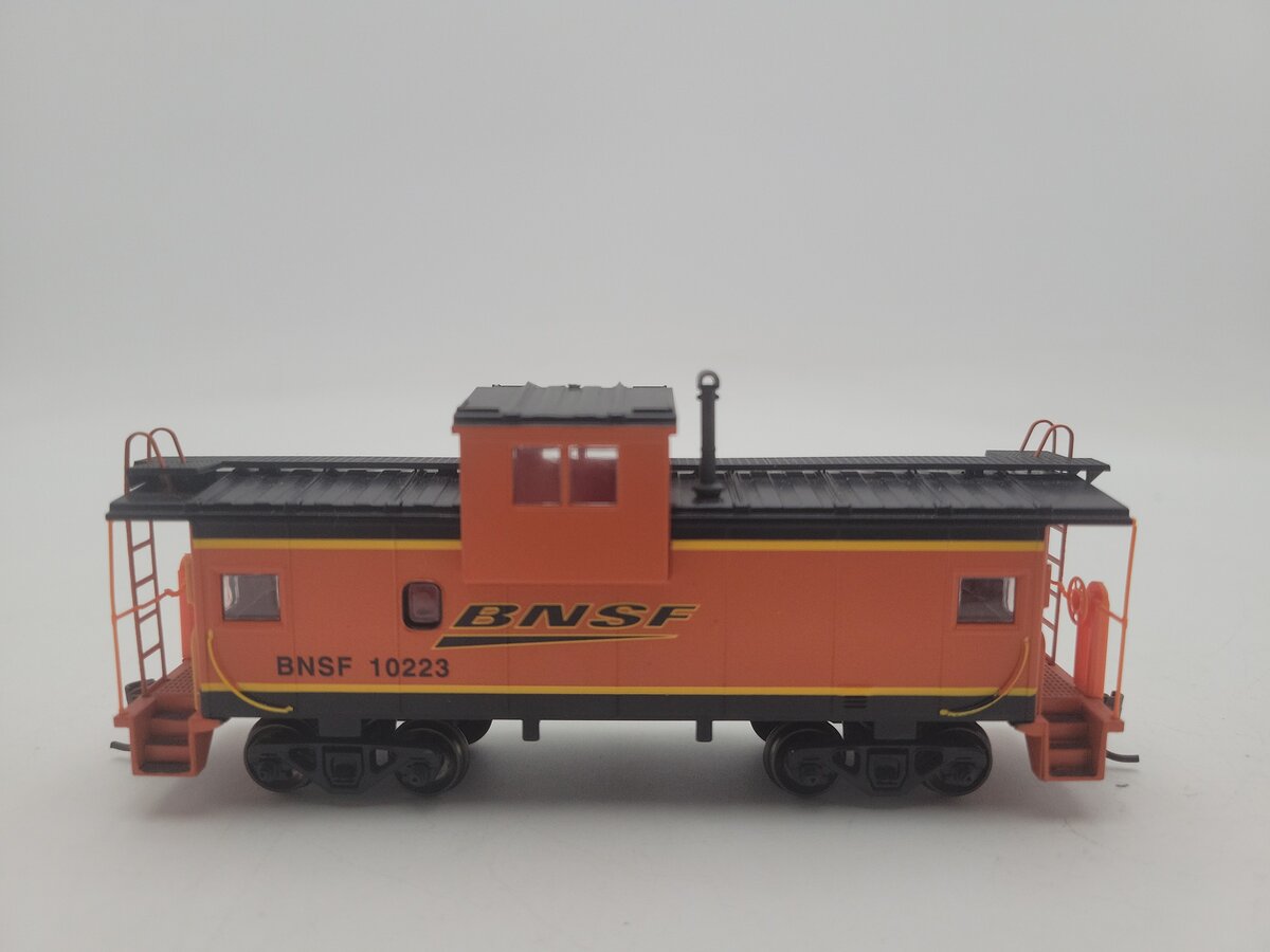 Athearn 29273 HO RTR Wide Vision Caboose, BNSF/Orange #10223 EX