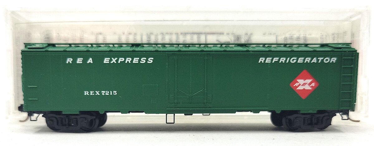 Micro-Trains 05200020 N REA 52' 2" Riveted Steel Plug Door Express Reefer #7215 LN/Box