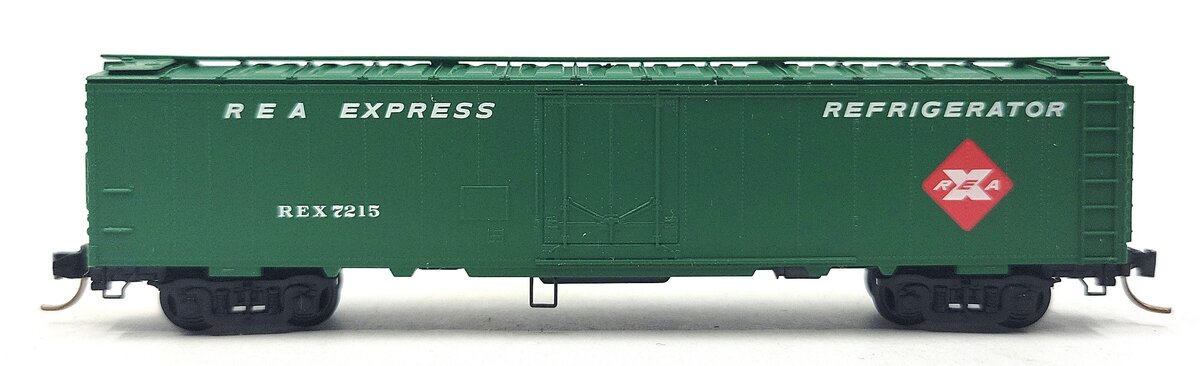 Micro-Trains 05200020 N REA 52' 2" Riveted Steel Plug Door Express Reefer #7215 LN/Box
