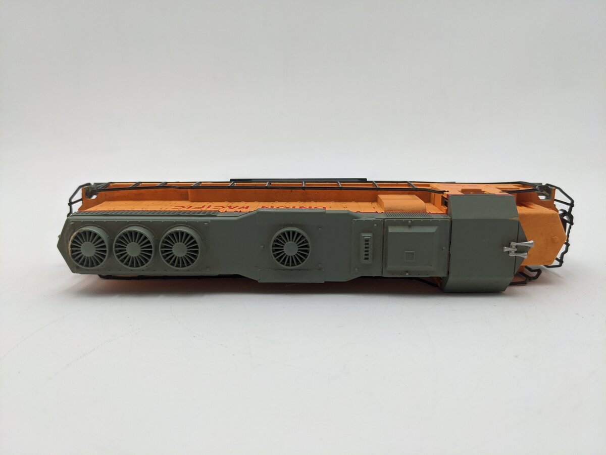 Bachmann 63501 HO Scale Union Pacific GP-40 Diesel Locomotive EX