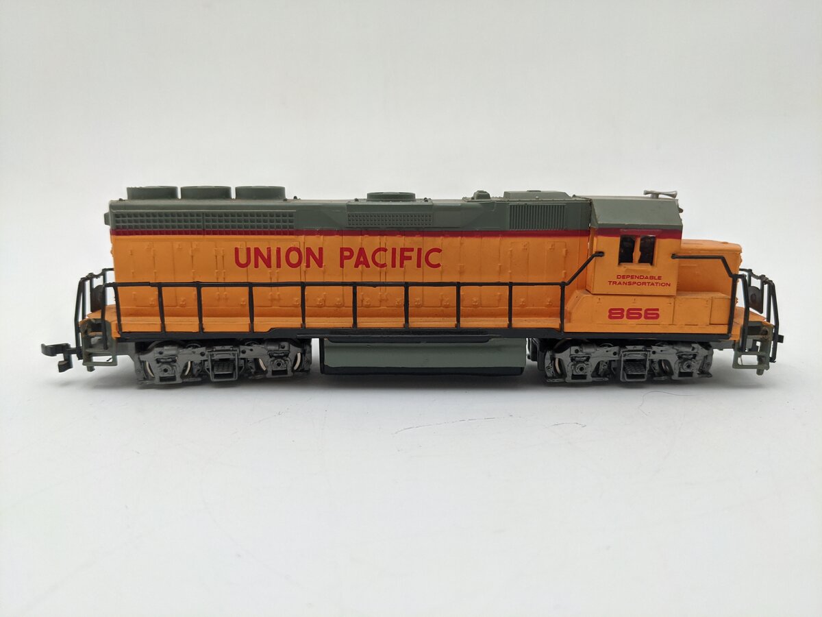 Bachmann 63501 HO Scale Union Pacific GP-40 Diesel Locomotive EX