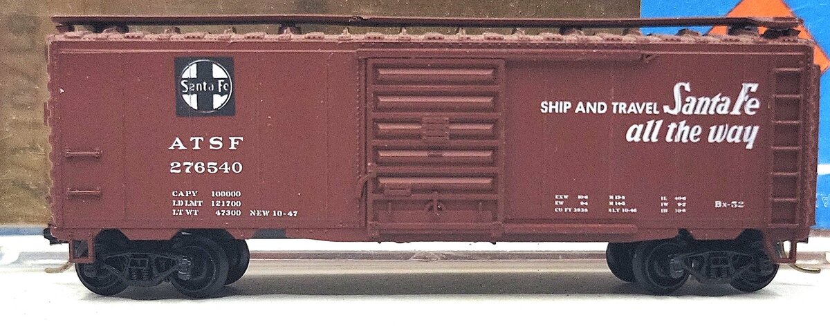 Roco 28501 N Santa Fe Chief Boxcar #276540 LN