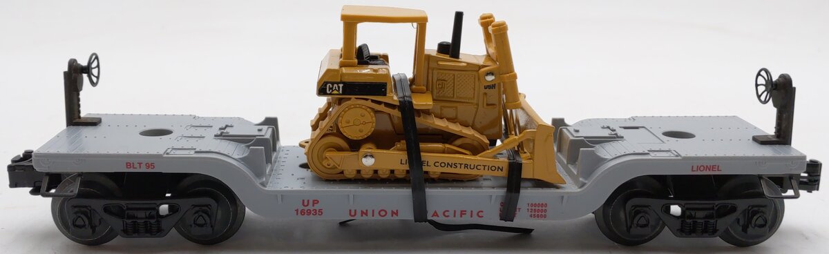 Lionel 6-16935 O Gauge Union Pacific Flatcar with Ertl Bulldozer EX/Box