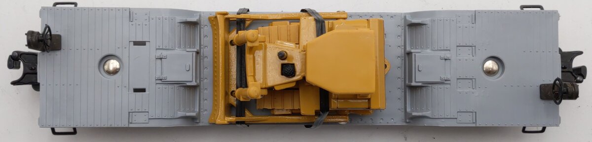 Lionel 6-16935 O Gauge Union Pacific Flatcar with Ertl Bulldozer EX/Box