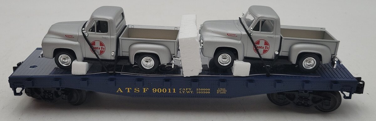 Lionel 6-17563 O Gauge Santa Fe Flatcar w/ Two 1953 Pickups NIB