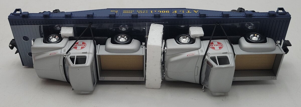 Lionel 6-17563 O Gauge Santa Fe Flatcar w/ Two 1953 Pickups NIB