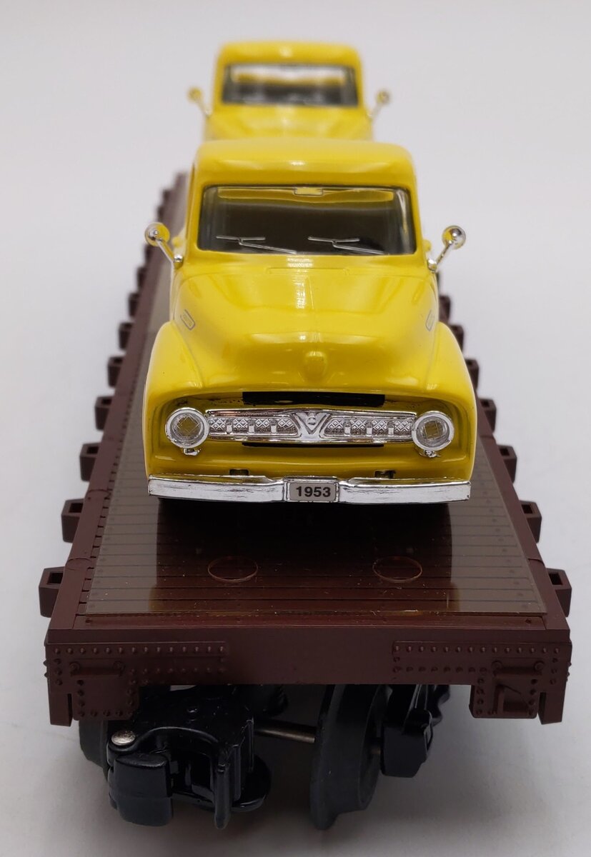 Lionel 6-17568 O Gauge Pennsylvania Flatcar with Pickup Trucks LN/Box