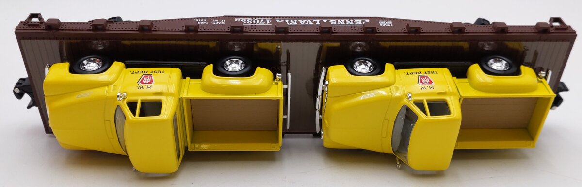 Lionel 6-17568 O Gauge Pennsylvania Flatcar with Pickup Trucks LN/Box