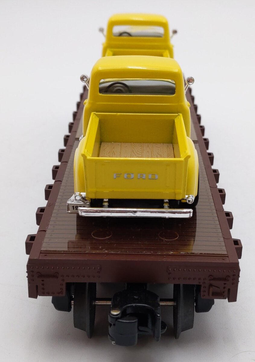 Lionel 6-17568 O Gauge Pennsylvania Flatcar with Pickup Trucks LN/Box