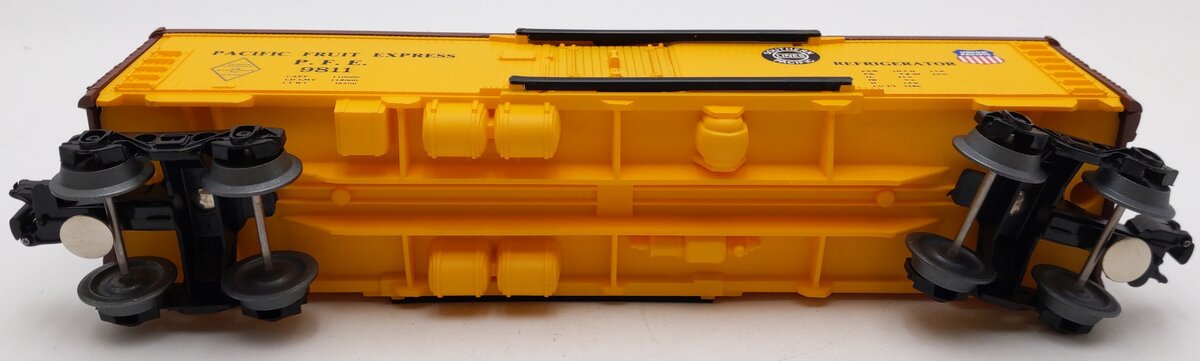 Lionel 6-9811 O Gauge SP/UP FARR Pacific Fruit Express Reefer Car #9811 LN/Box