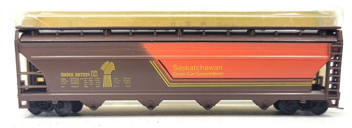 Model Power 3491 N Saskatchewan Grain Car Corp. 4-Bay Centerflow Hopper #397321 EX/Box