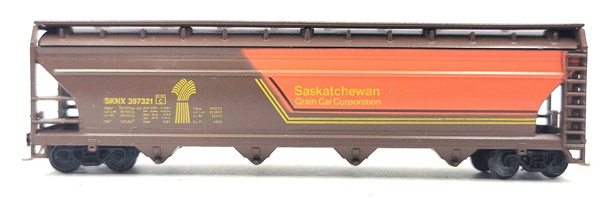 Model Power 3491 N Saskatchewan Grain Car Corp. 4-Bay Centerflow Hopper #397321 EX/Box