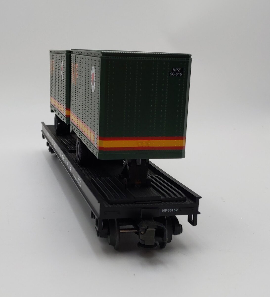MTH 20-98105 Northern Pacific Flatcar with 2 Short NP Trailers #66152 EX/Box