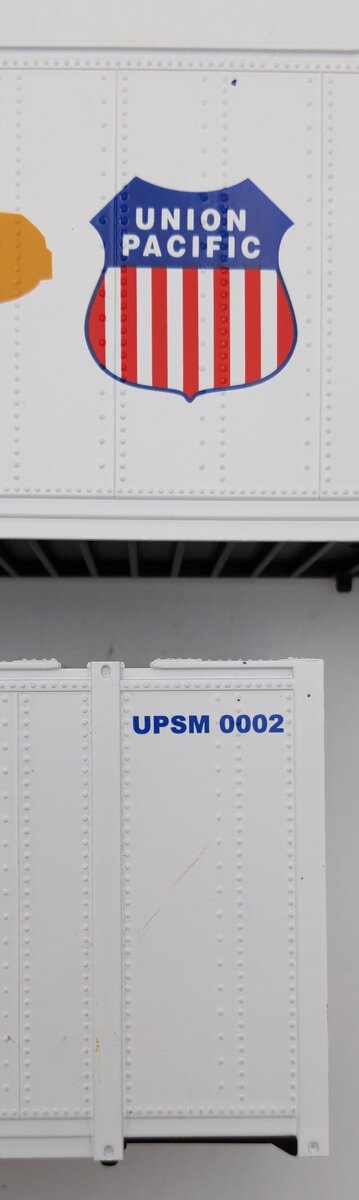 MTH 20-95007 O Gauge Union Pacific Husky Stack Car w/ Containers #2520028 EX/Box