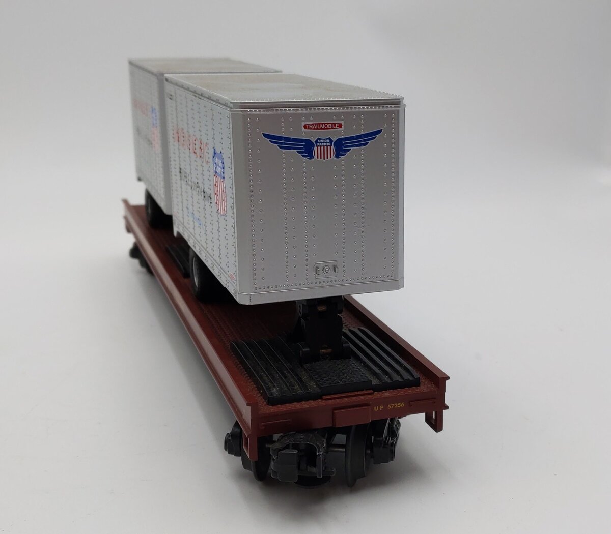 MTH 20-98107 O Gauge Union Pacific Flatcar w/2 Short Trailers #57256 EX/Box