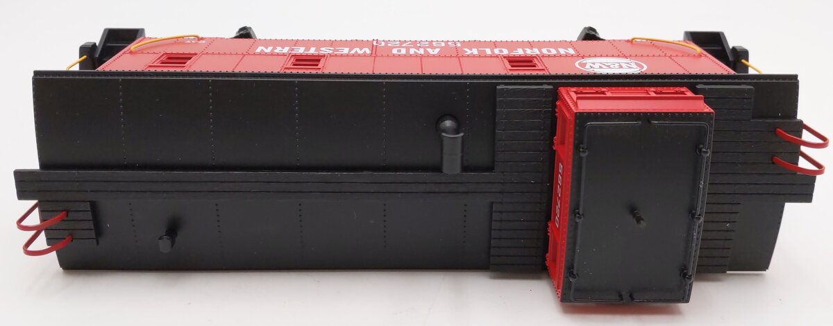 MTH 20-91027 O Gauge Norfolk & Western Steel Caboose #562720 LN/Box