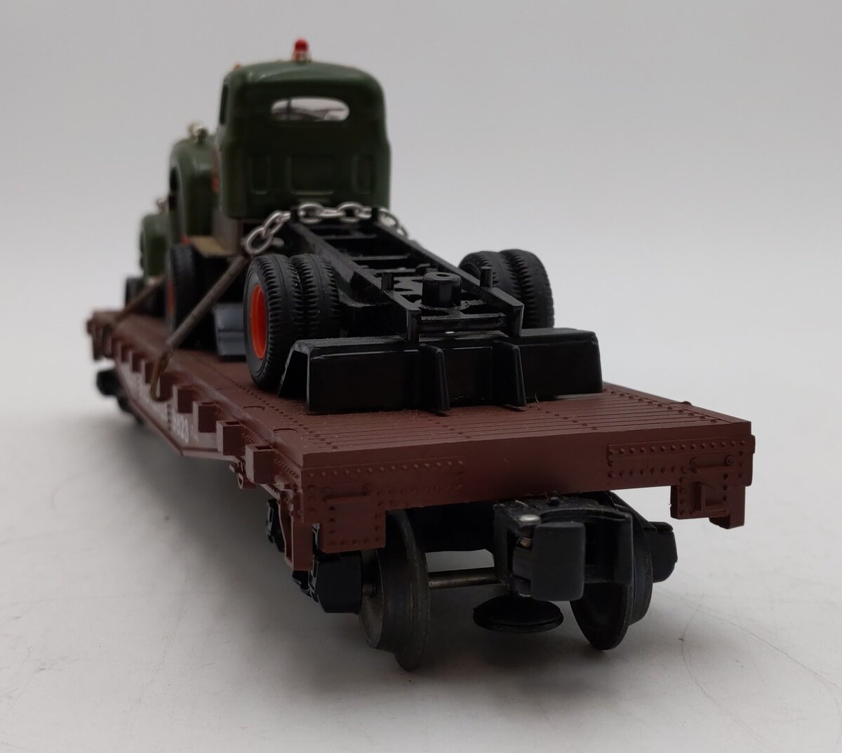 Lionel 6-17518 O Gauge Pennsylvania Flatcar with 2 Corgi Mack AEC Trucks #9823 LN/Box