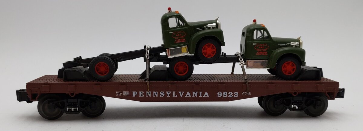 Lionel 6-17518 O Gauge Pennsylvania Flatcar with 2 Corgi Mack AEC Trucks #9823 LN/Box