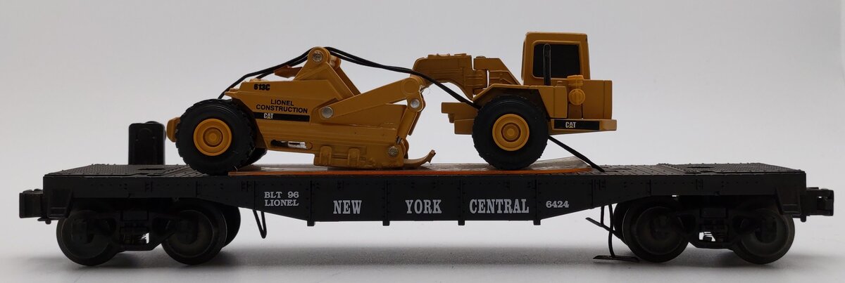 Lionel 6-16954 O Gauge New York Central Flatcar with ERTL Scraper #6424 VG/Box