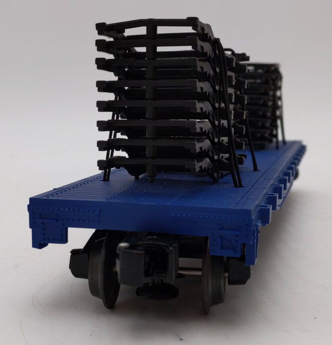 Lionel 6-17533 O Gauge Ford Trailer Train Flatcar with Auto frames LN/Box