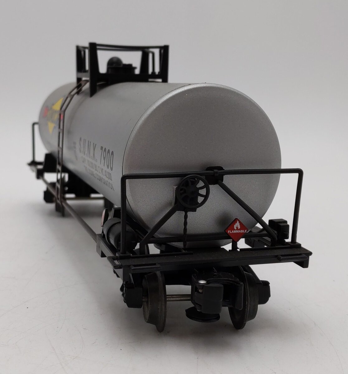 Lionel 6-17910 O Gauge Sunoco Unibody Tank Car #7900 LN/Box
