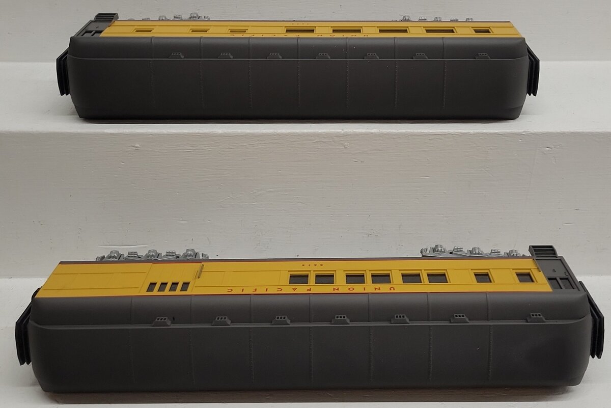 MTH 30-6253 O Union Pacific Madison Combo/Diner Set 3633/5616 (Set of 2) EX/Box