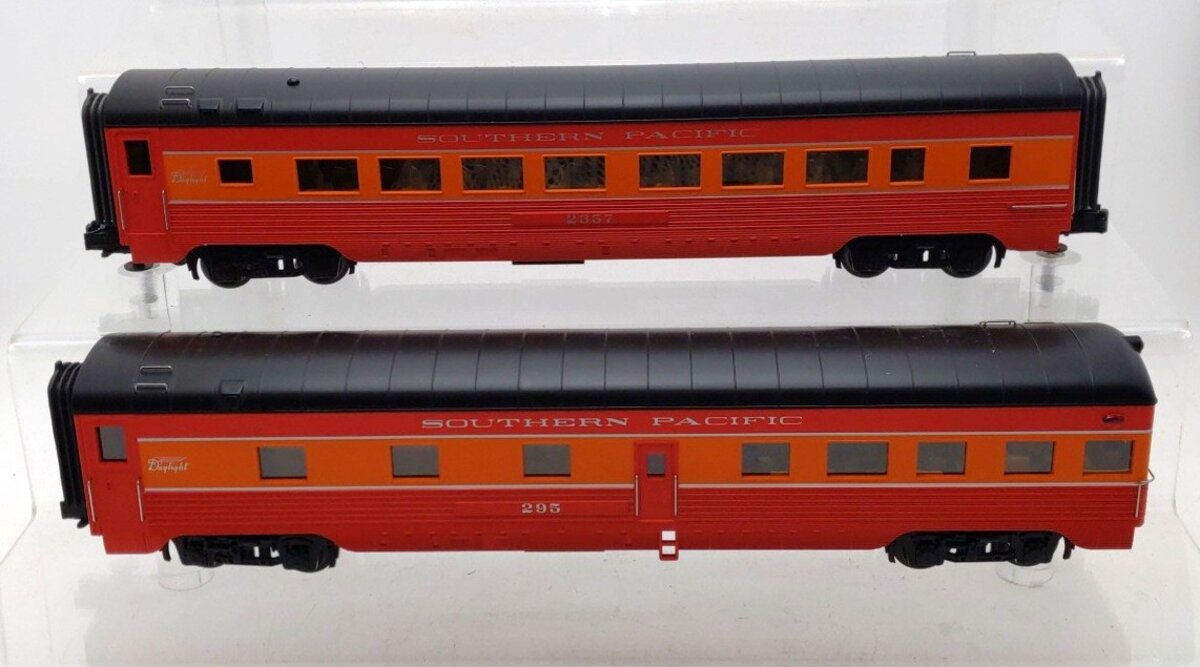 MTH 30-6725 O SP 60' Streamlined ABS Sleeper/Diner Passenger Car Set (Set of 2) EX