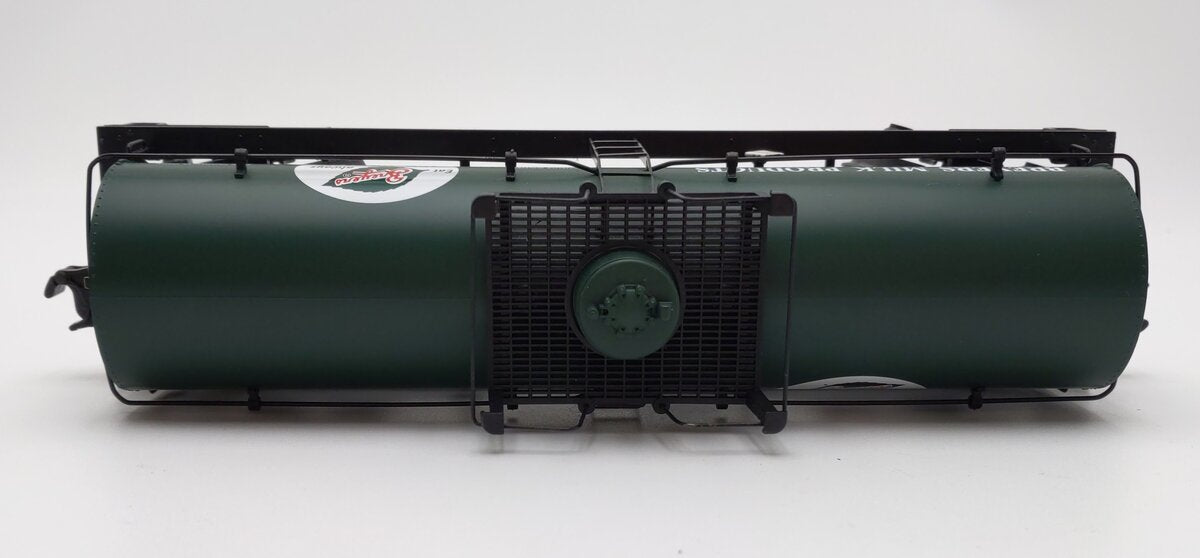 MTH 30-7330 O Gauge Breyers Milk Single Dome Tank Car #1084 EX/Box