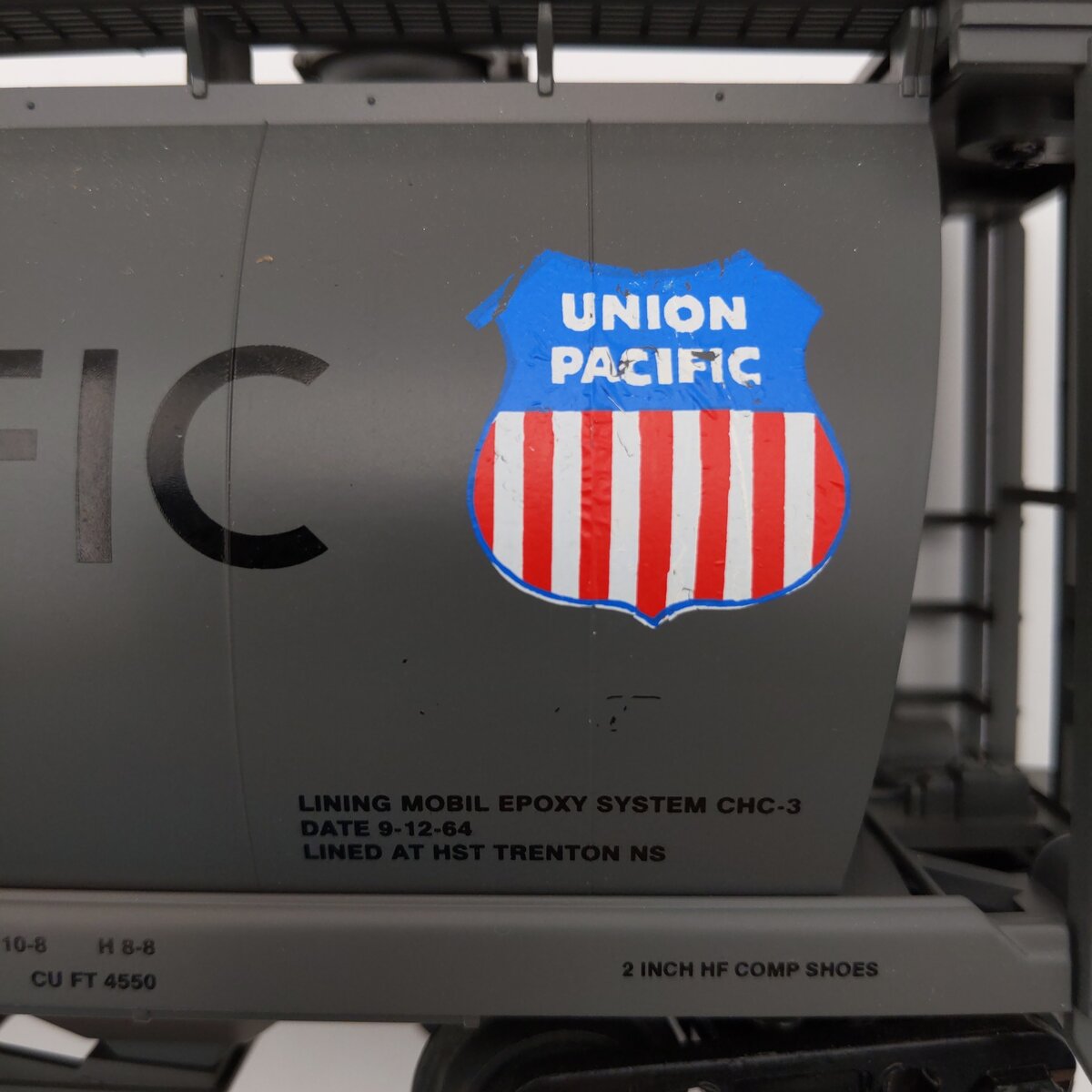 MTH 20-97417 O Gauge Union Pacific Cylindrical 3-Bay Hopper #21244 EX/Box