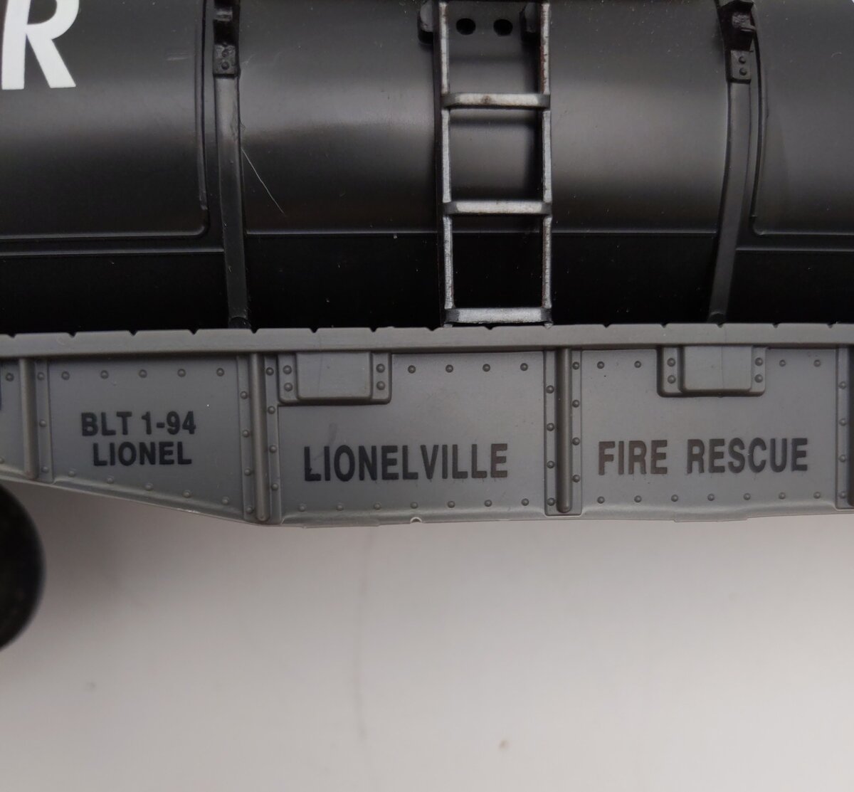 Lionel 6-16390 O Gauge Lionelville Fire Rescue Flatcar w/Water Tank EX/Box