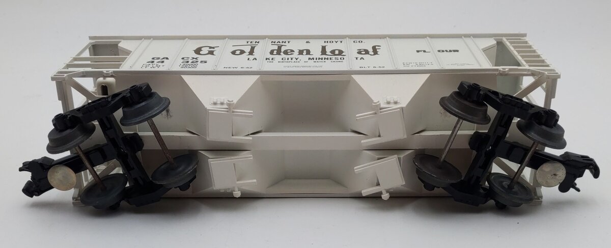 Weaver 3031 O Scale Gold Loaf Flour Covered Hopper #44325 (3 Rail) LN/Box