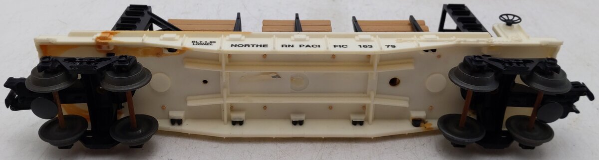 Lionel 6-16379 O Gauge Northern Pacific Flatcar w/ Wood Load EX/Box