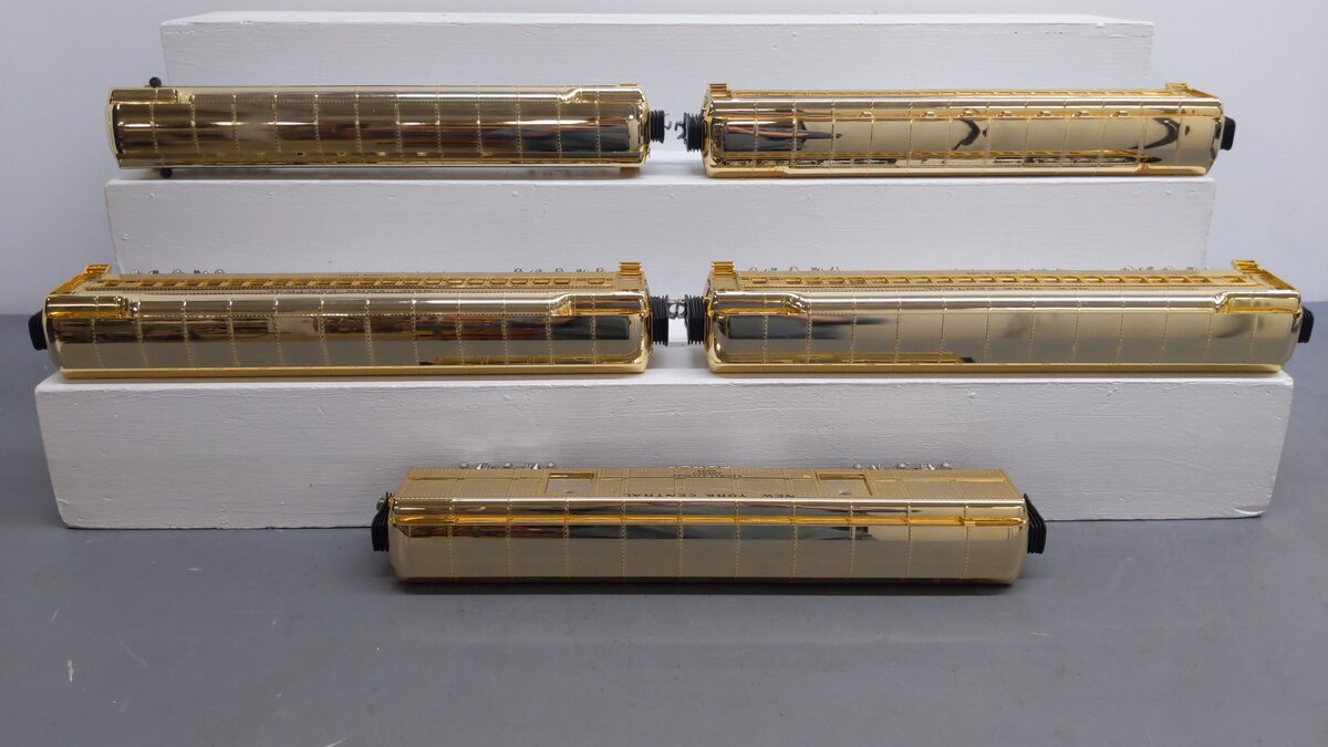 MTH 20-4029 O Gauge NYC Gold Plated 70' Madison Passenger Car Set EX/Box